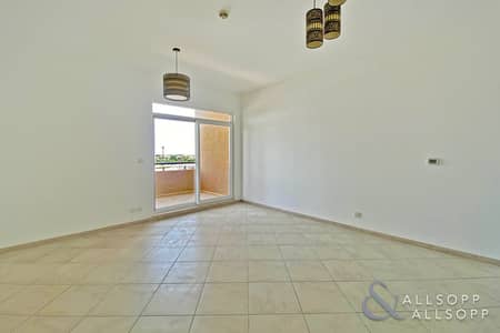 2 Bedroom Flat for Rent in Motor City, Dubai - 2 Bedrooms | Large Balcony | Circus View