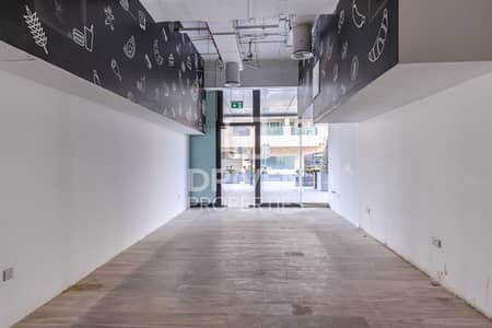 Shop for Rent in Dubai Internet City, Dubai - Retail Shop with More Options and Fitted