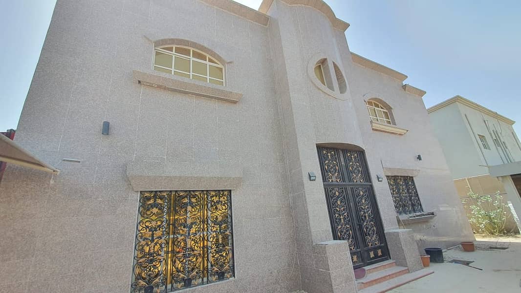 For sale luxury villa in Ajman Al Mowaihat 2