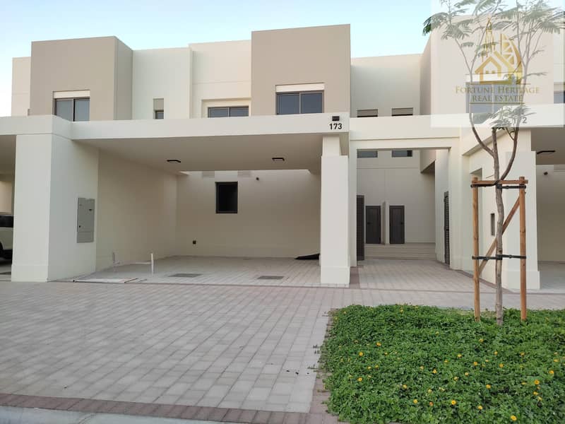 Breath taking luxurious 3 bedroom villa for rent sama townhouse