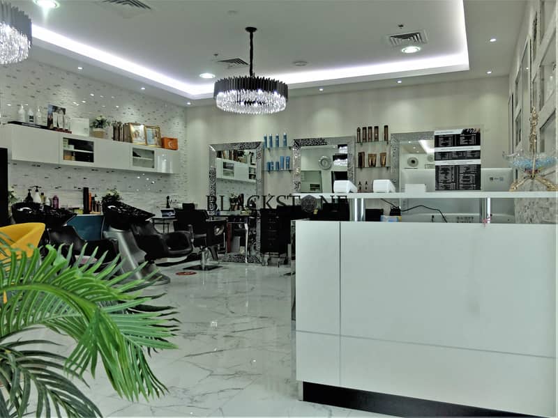FULLY FURNISHED SALON IN A PRIME LOCATION