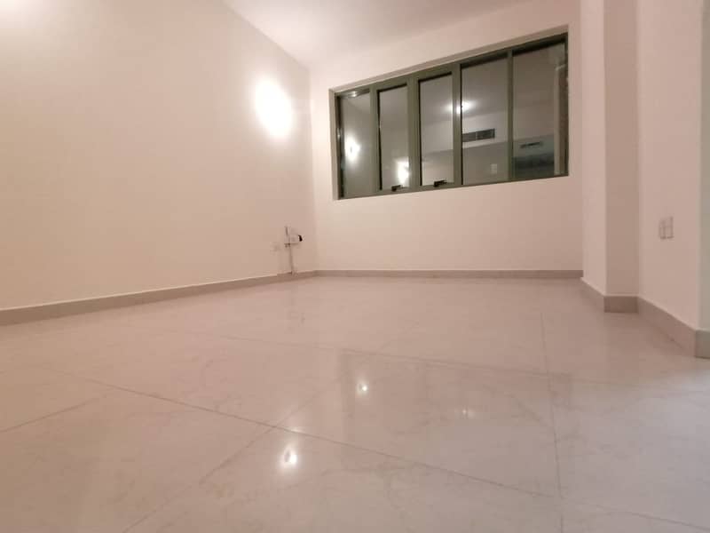 شقة في شارع دلما،المشرف 1 غرفة 38000 درهم - 5946788