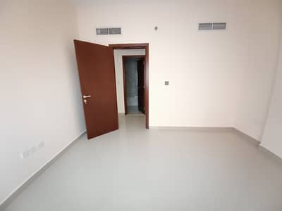 3 Bedroom Apartment for Rent in Muwailih Commercial, Sharjah - 45 day's Free●Cheapest Offer 3Bhk Flat Just 42k With Balcony + 3WashRoom + Wardrobes + covered free Parking by 12 cheqs Payment form new muwaileh