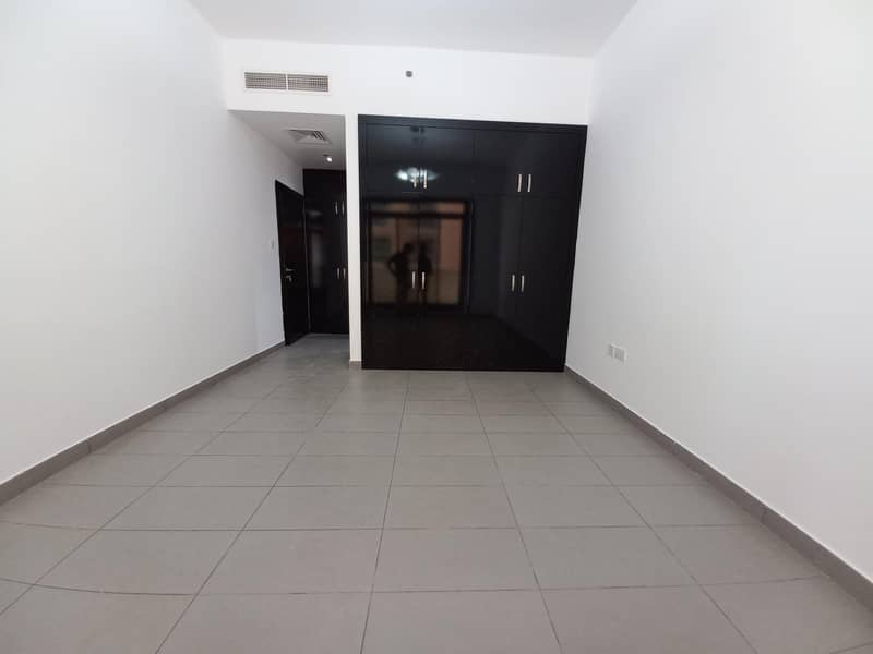 Luxury 1 . Bhk For Rent 42k In 4Chqs With Full Facilities In Al Nahda Call Haroon