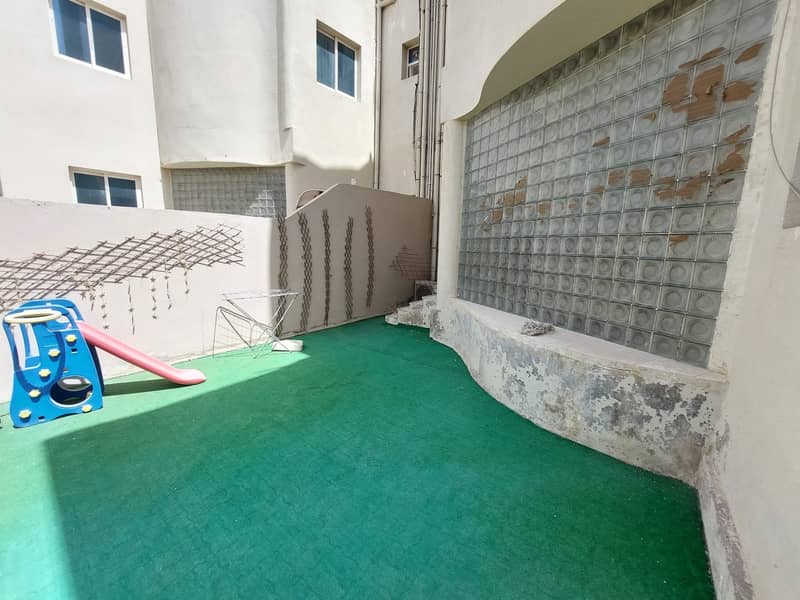 Very Nice 1 Bedroom Hall With Personal Yard Prime Location At Mbz