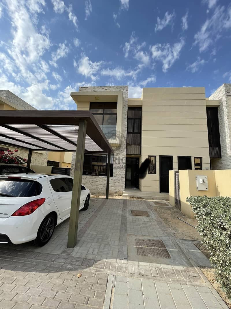 Ready to move in Close to Park Three bedrooms Ensuite| Single row THK type | Ready to move in