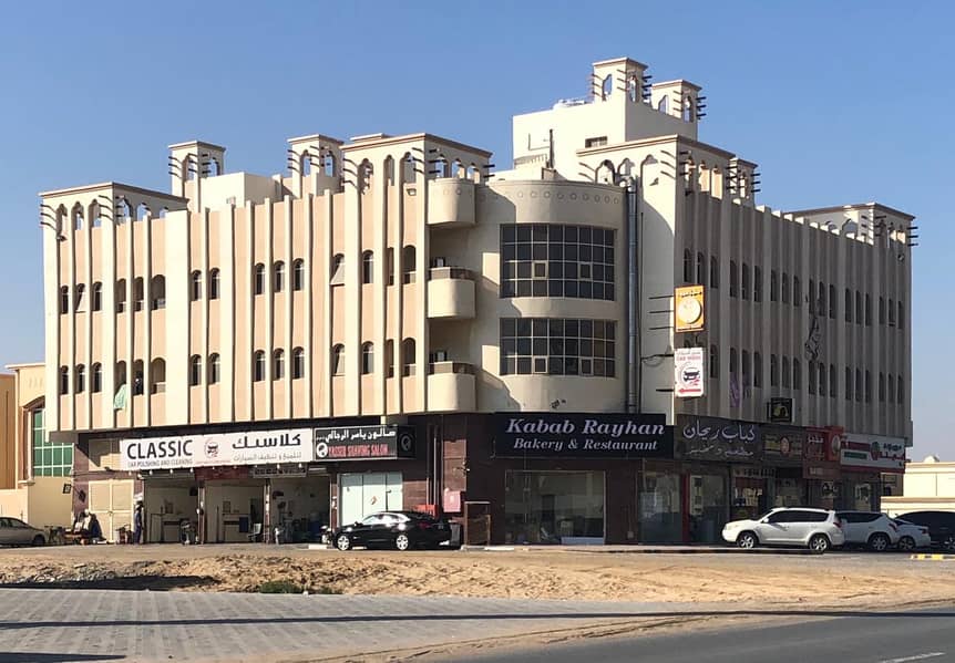 For sale, the building is new on the street corner, rented with full income 9%, age 4 years only, in Al Rawda 2 area in Ajman Declaration G+2+R Free o
