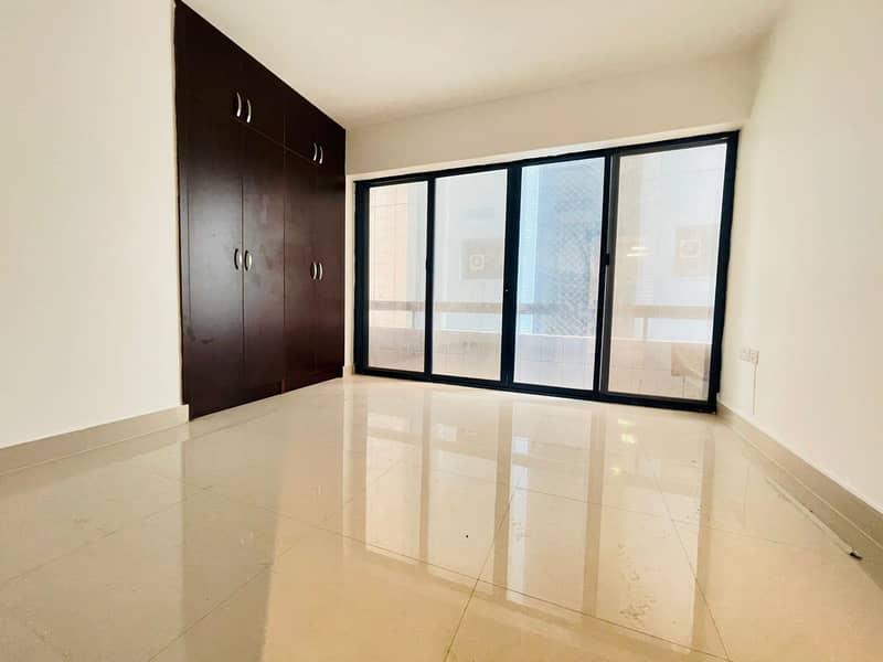 Excellant 1bhk apt 38k 4 payments central ac with wadrobe & balcony at delma street