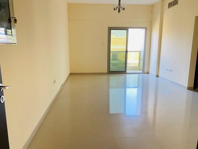 شقة في بناية الخير،واحة دبي للسيليكون 2 غرف 70000 درهم - 5268498