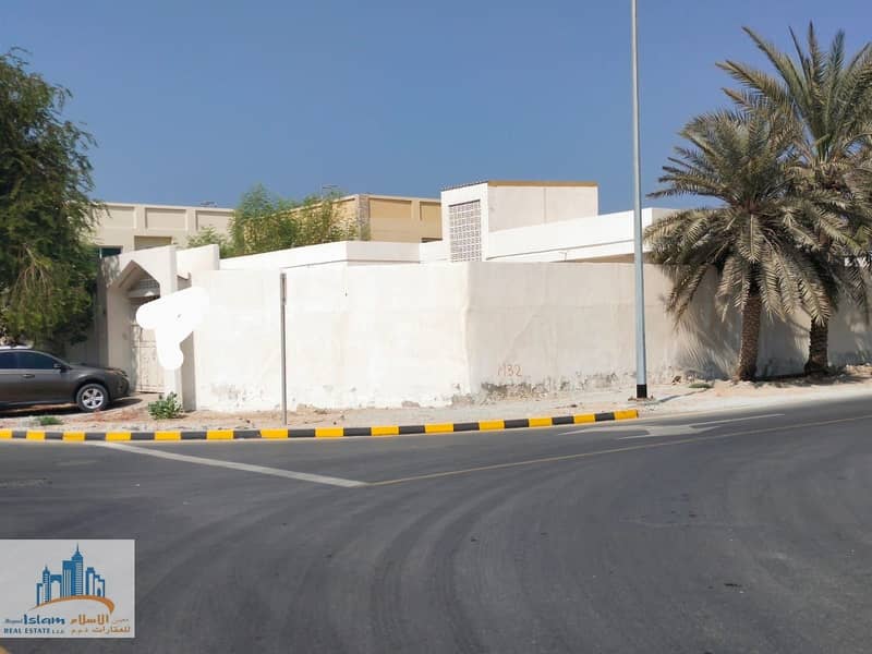 excellent offer for citizens, a villa for sale in Mushairif Ajman, a large area of 10000 SQ. FT. CORNER PLOT