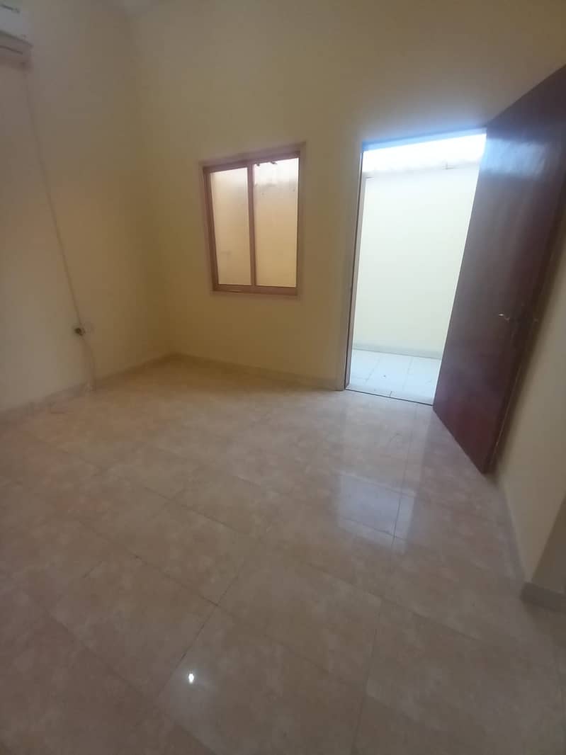 Good studio in Al Khalidiyah with private entrance  l Monthly or Yearly payment l free water,electricity