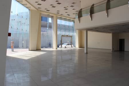 Showroom for Rent in Deira, Dubai - Large Corner Showroom For Rent Near DNATA high visibility
