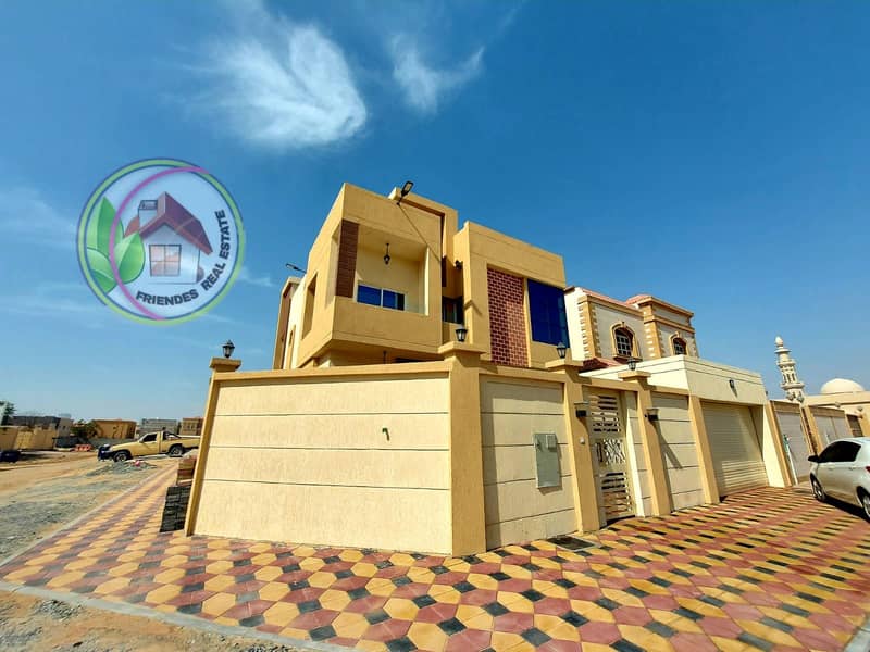 Villa for sale, very high-end finishing, in a corner of two streets, with the provision of crying assistance and the presence of all guarantees for th