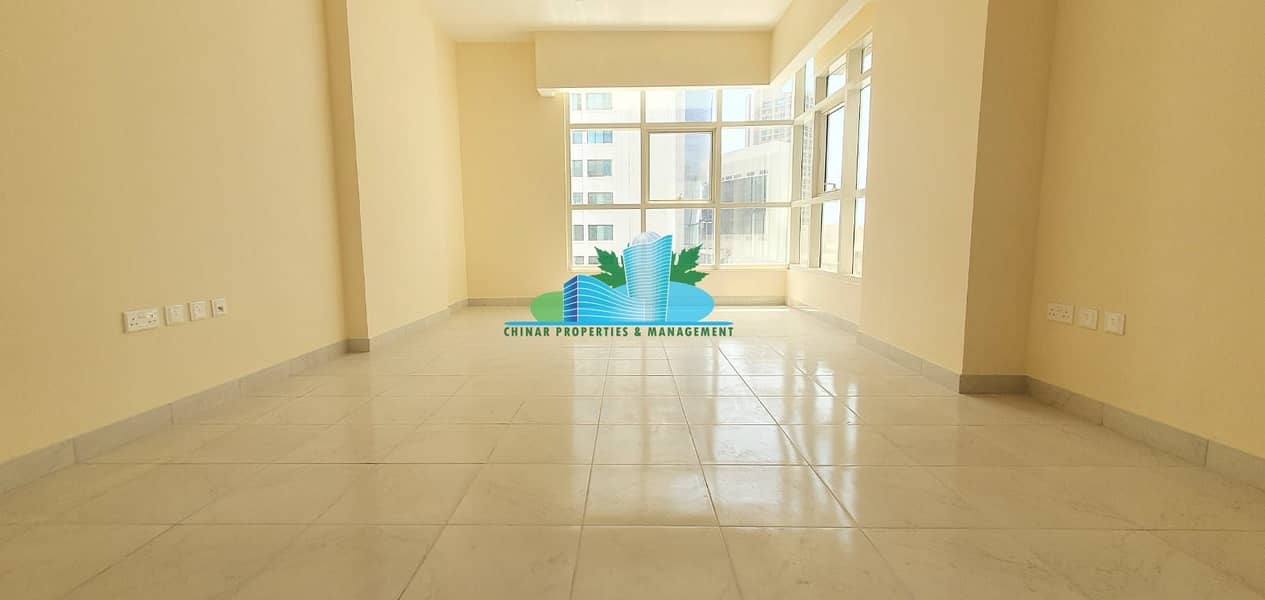 شقة في شارع الشيخ خليفة بن زايد 2 غرف 70000 درهم - 5926959