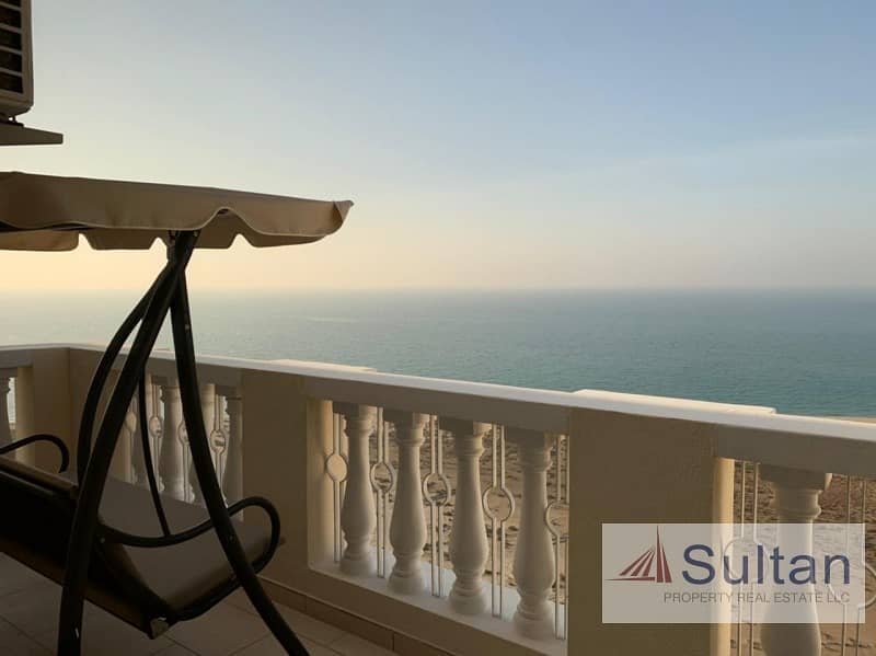 Live With Stunning Views Of The Sea High Floor