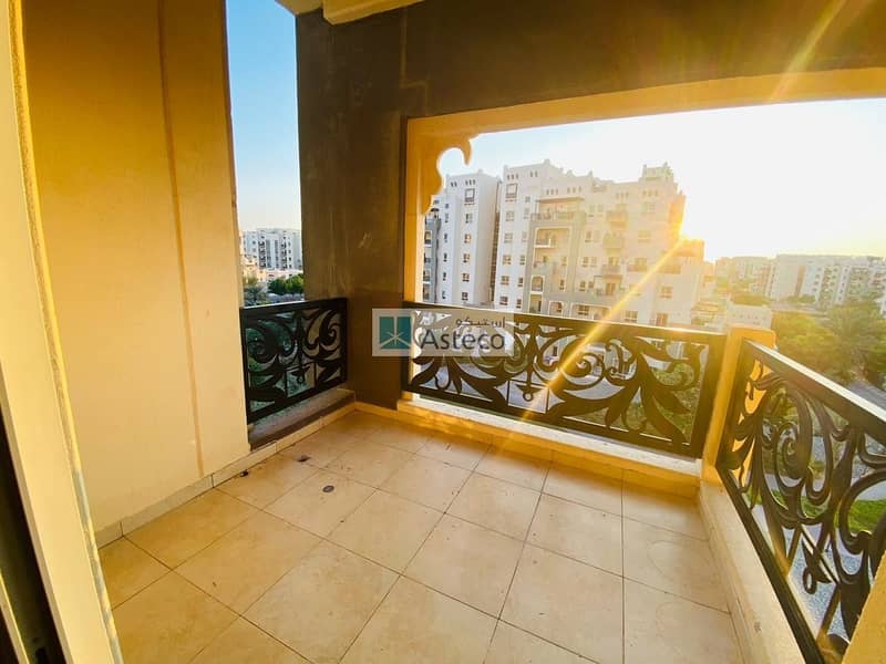 4 Cheques | Inner Circle | Pool View | Balcony