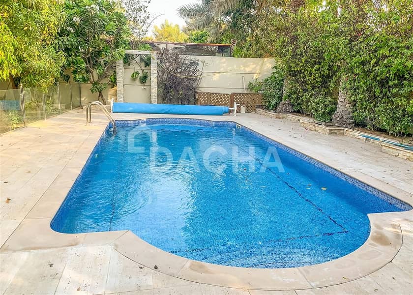 Available now / Private pool / 4 beds