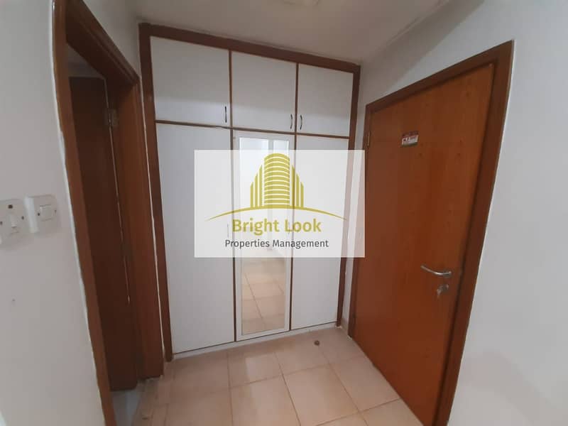 Amazing 1bhk with Wardrobes And 1 bathrooms only 40k in  Al Nahyan