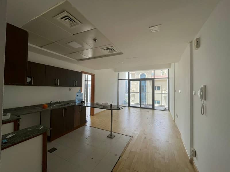 A spacious 1bedroom with 2 balcony for rent