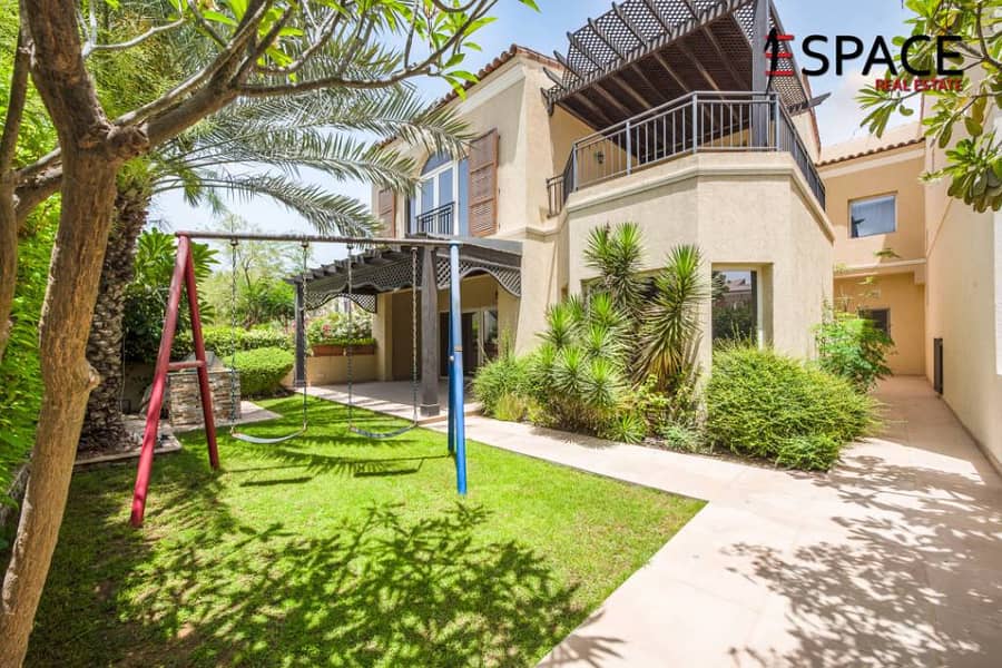 Immaculate 3 Bed TH | Close to Pool