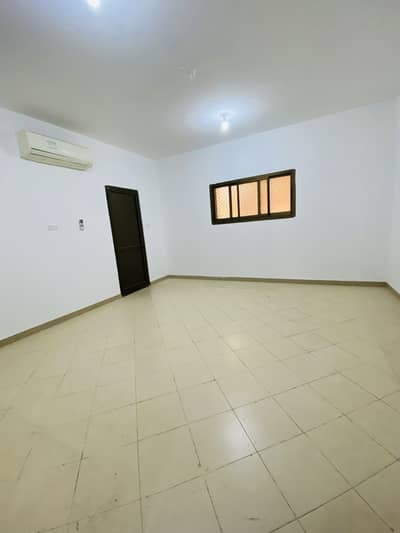 Studio for Rent in Al Muroor, Abu Dhabi - Specious Studio 2800 monthly available near Akhtar Super Market Al Muroor