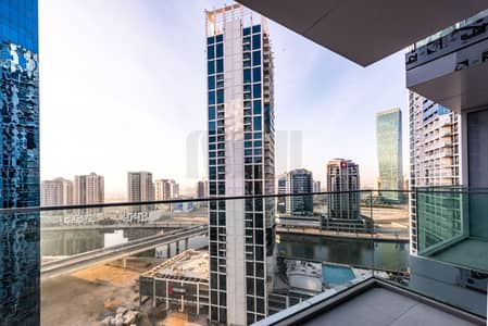 Studio for Rent in Business Bay, Dubai - Superb, Bright Studio with Full Canal View!