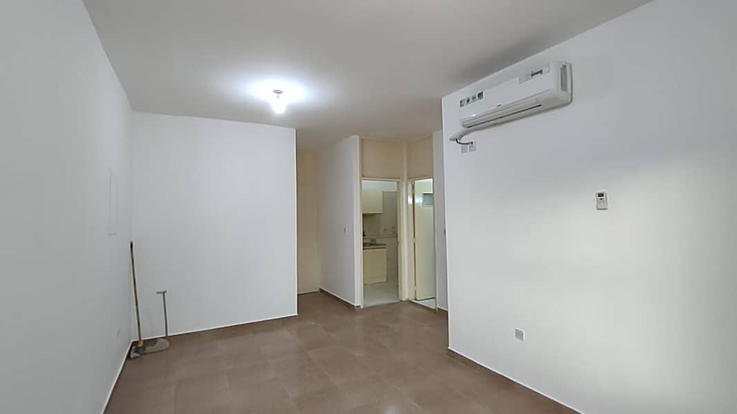 Spacious flat in split type Air condition