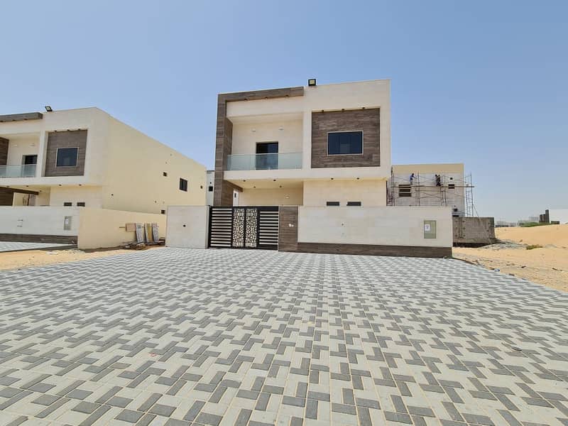 For sale villa, including fees, registration and ownership, modern villa with very luxurious finishes, excellent location, freehold for all nationalit