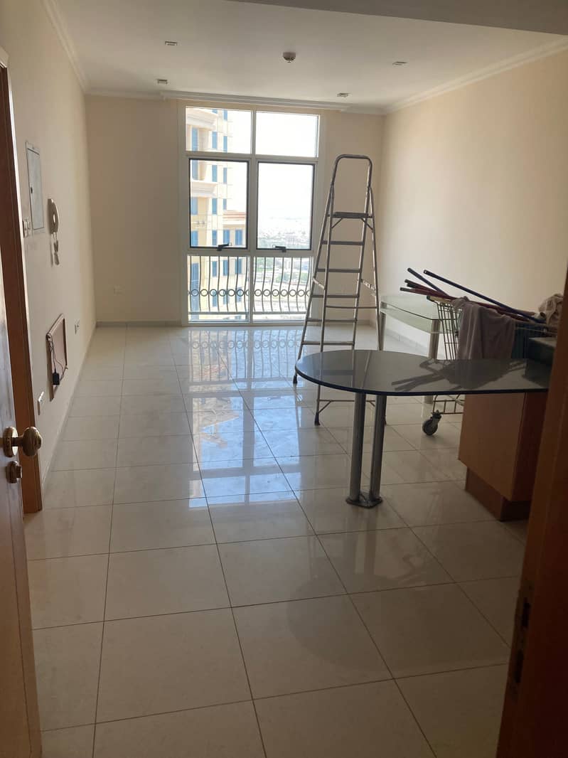 Chiller free /BALCONY /  spacious one Bedroom flat DSO