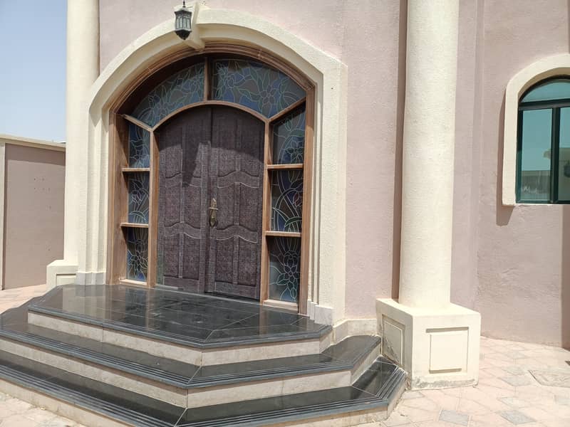 FOR ENGLISH FAMILIES ; 3 BEDROOMS HALL WITH DINNING AREA ; FRONT YARD ; MAID ROOM AT SHAWAMEKH.