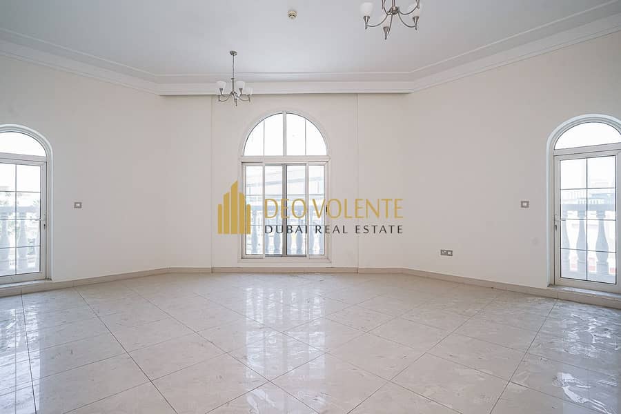 Spacious stylish apartment with excellent location
