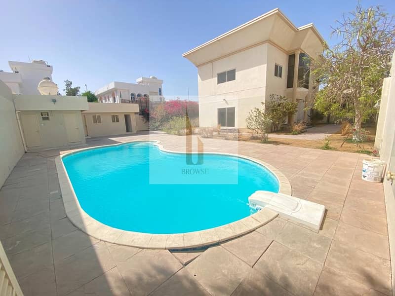 HUGE INDEPENDENT 5BR+M+D+PRIVATE POOL & GARDEN