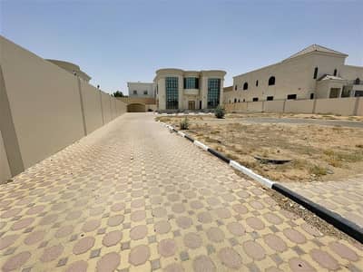 Huge villa in zakher