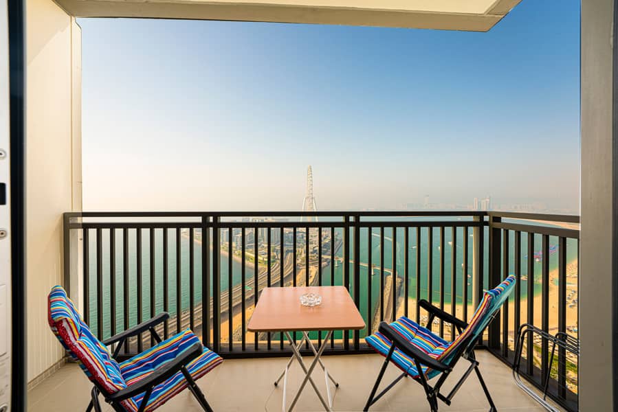 4 Balcony sitting area with sea view