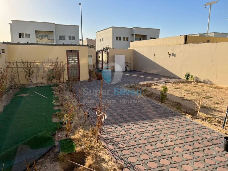 Large -4 Bedroom villa for rent Barashi Sharjah