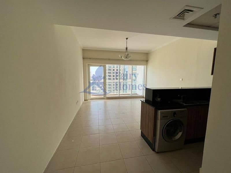 Unfurnished Studio for Rent close to dubai mall only 40k