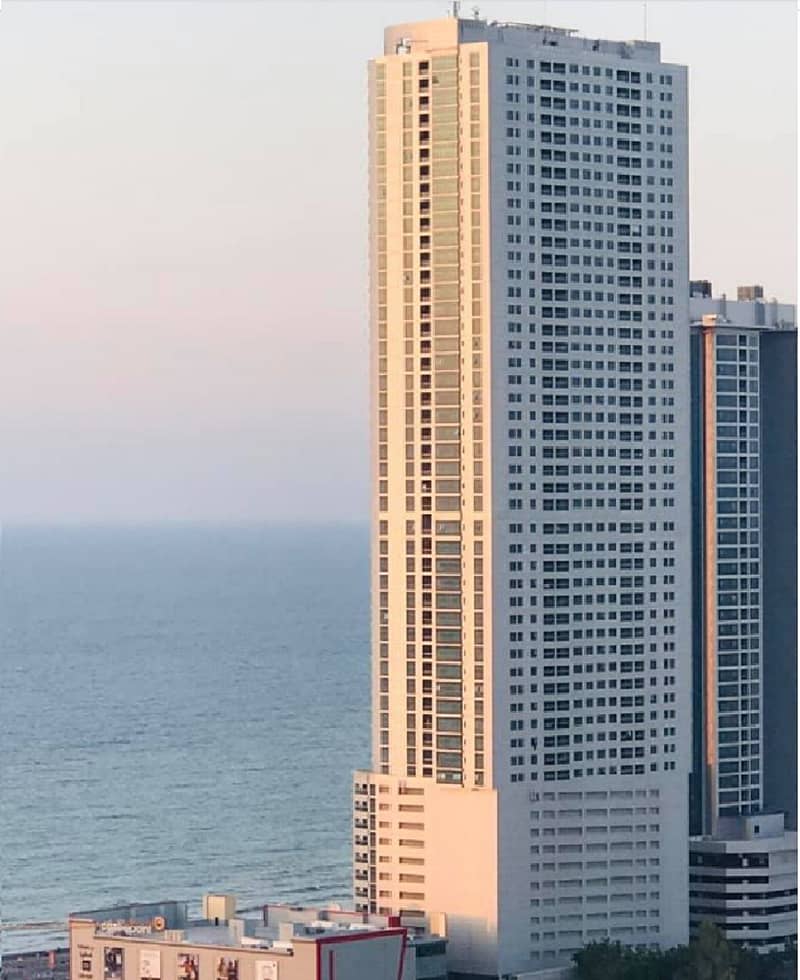 位于克里奇阿治曼公寓小区，科尼切大厦 1 卧室的公寓 28000 AED - 5984407