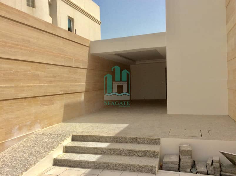 Commercial Villa  Available With 6800 SQ. FT  In Jumeirah 3