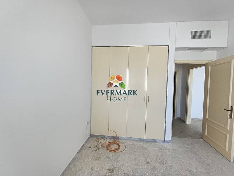 Huge 1 Bedroom in Al Falah Street | Balcony & Wardrobes Available