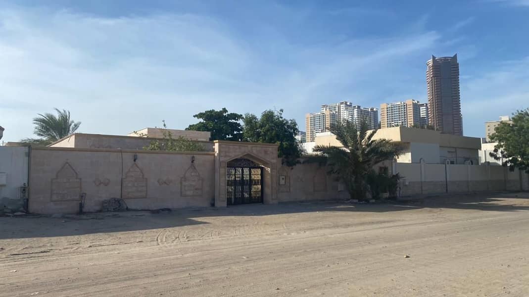 For sale villa in Mirqab area Sharjah  on the main street between Al Mirqab and Al Nakhilat,