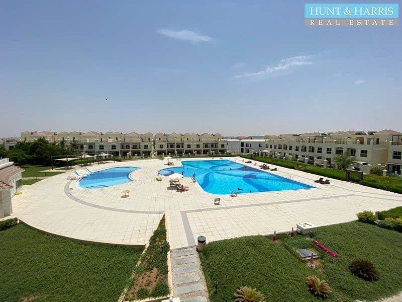 Big Rooftop Terrace - Views over Pool & Playground