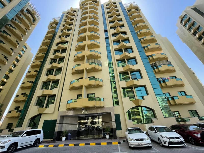 For rent a very large apartment with an area of ​​1566 feet in Al Rashidiya Towers, two rooms and a hall with 2 bathrooms, in a very privileged location and close to all services such as Nesto Hypermarket and Ajman Society Markets, and also near Ajman Cor