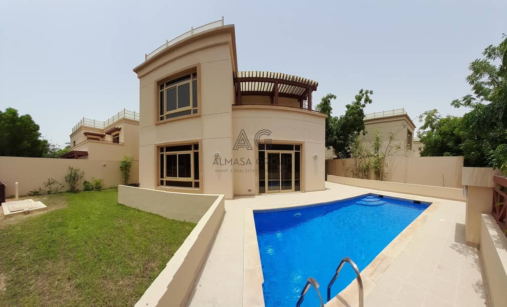 Beautiful 5 bedrooms villa with private pool