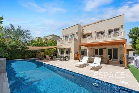 5 Bedroom Villa for Sale in The Meadows, Dubai - Exclusive | 5BR with Private Pool and Upgrades