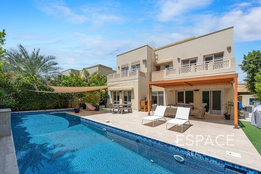Exclusive Upgraded | 5BR Backing the Park