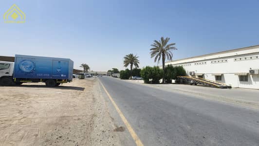 Industrial Land for Sale in Al Maqtaa, Umm Al Quwain - For sale industrial land with an area of ​​80,000 square feet