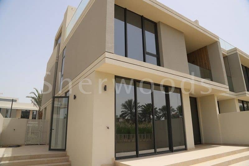 Luxury villa - newly built - on golf course  | Dubai