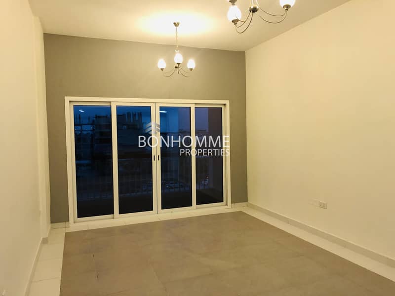 Spacious 1Bedroom Apartment with Pool View Balcony