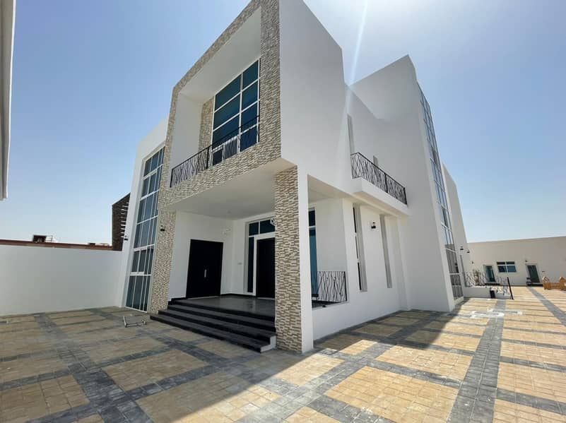Villa for sale in Mohammed bin Zayed City, 6 rooms and annexes