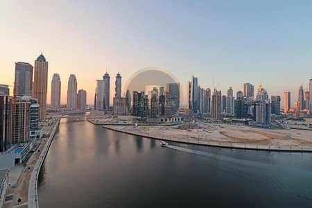 محل تجاري  للبيع في الخليج التجاري، دبي - وحدة البيع بالتجزئة متوفرة في موقع رئيسي | عرض القناة | عائد استثمار مرتفع